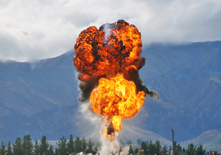  爆破、化爆、風洞試驗